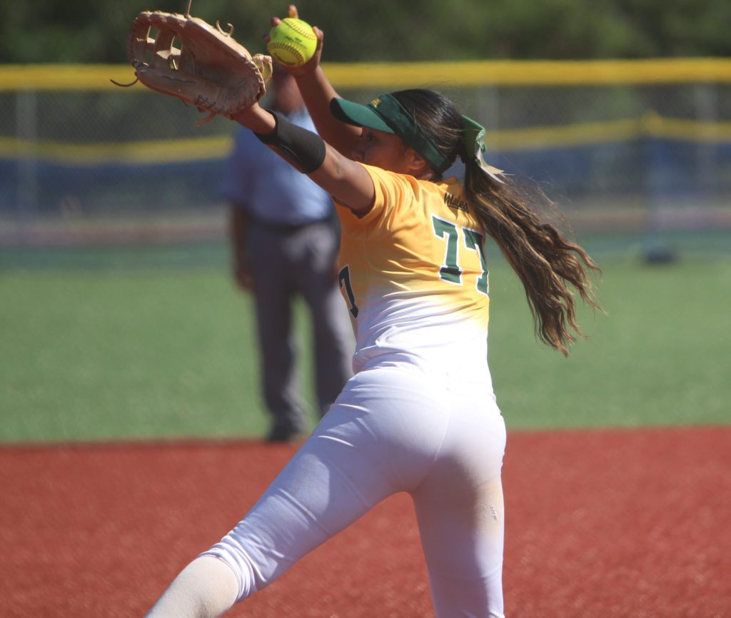<strong>Leilehua over Pearl City 9-4 in OIA West DI Softball</strong>