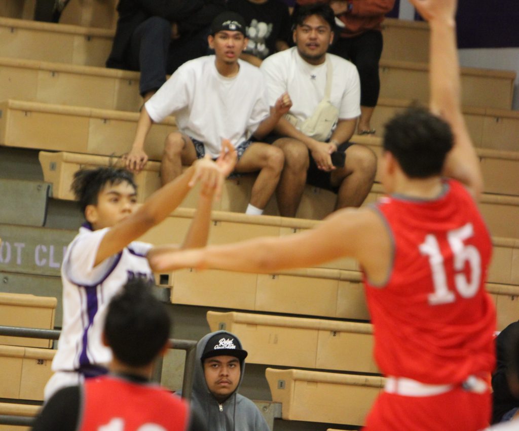 Malakai Bello drops game winning 3-pointer to lift Pearl City over Waialua 31-29