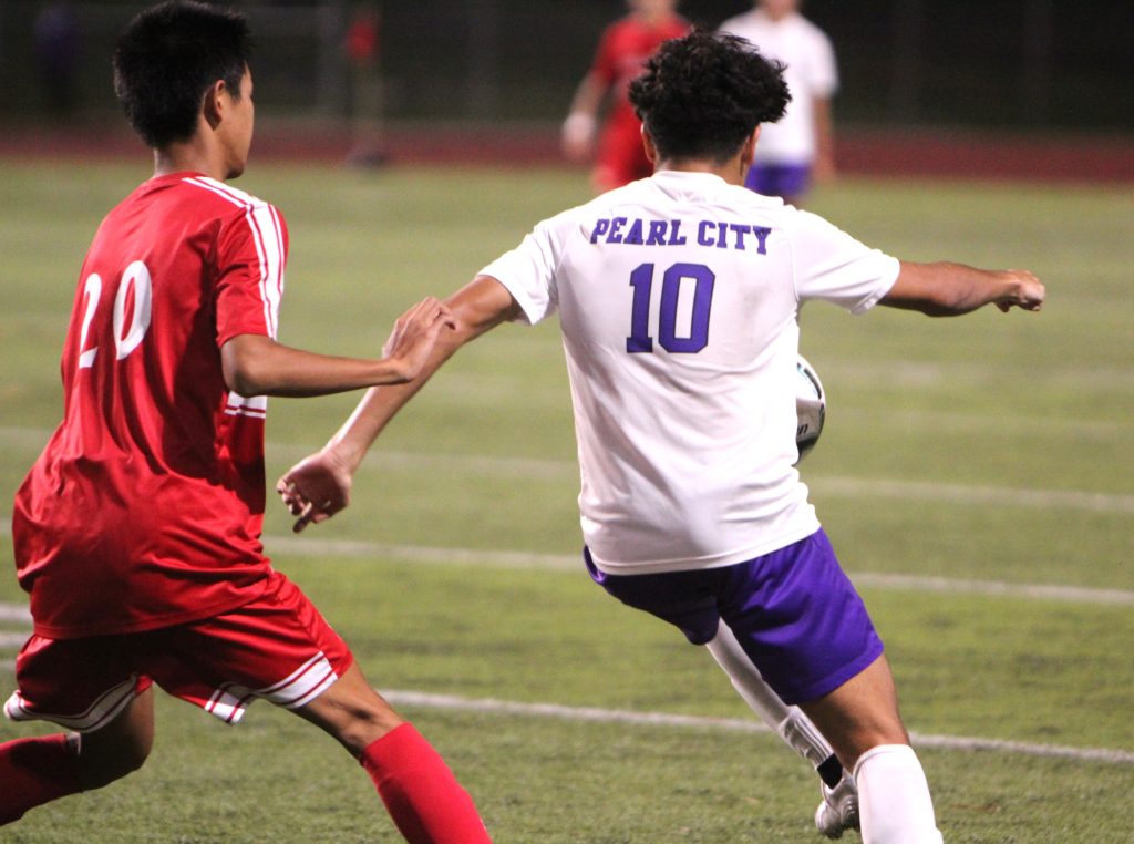 Monteiro pumps in 2 goals to lift Pearl City over Kalani 2-1