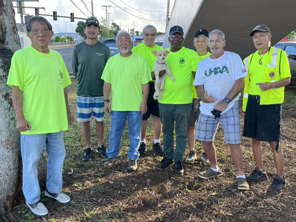 Mana Loa Nimitz Lions Club “GRAFFITI BUSTERS” tackle Pearl City Graffiti on Saturday