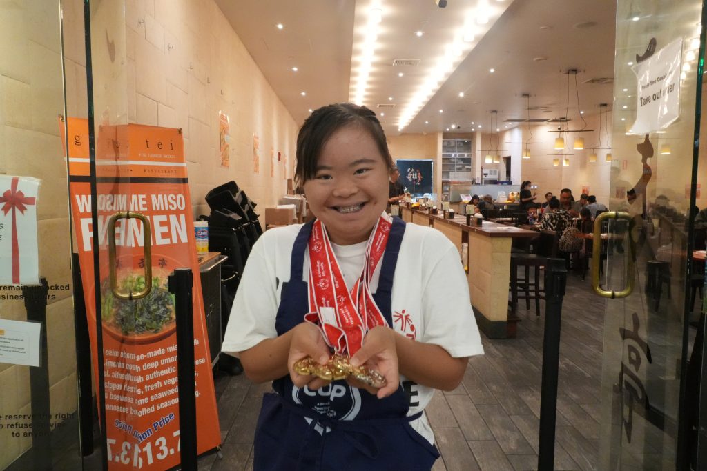 Dishing Out Kindness: Off-Duty, Volunteer Law Enforcement Serve Up Support for Special Olympics Hawaii’s Tip A Cop Fundraiser