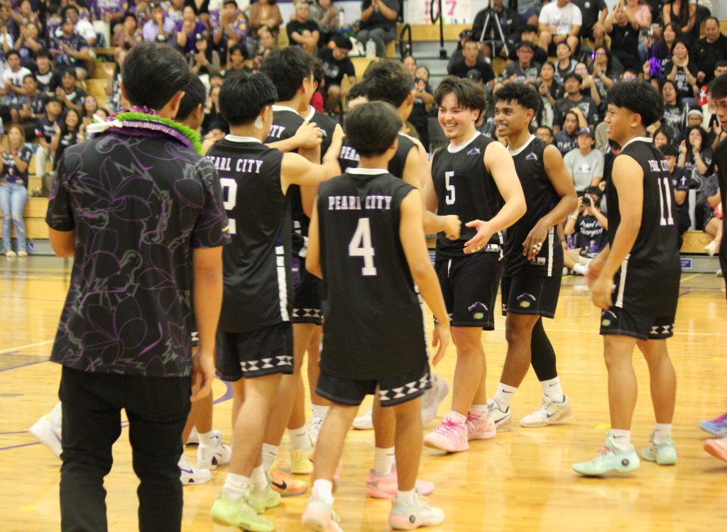 Chargers celebrate Senior Night with 3-0 sweep of Bulldogs