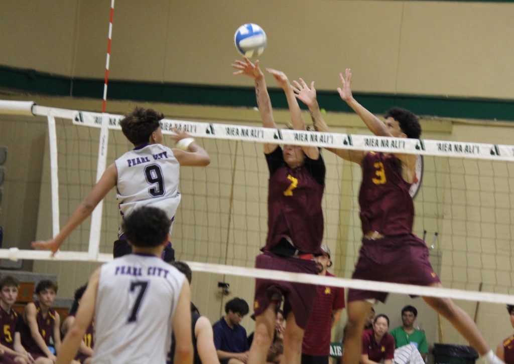 Pearl City takes out Maryknoll 3-2 in 5 set semifinal thriller, head to State Championship Title Game