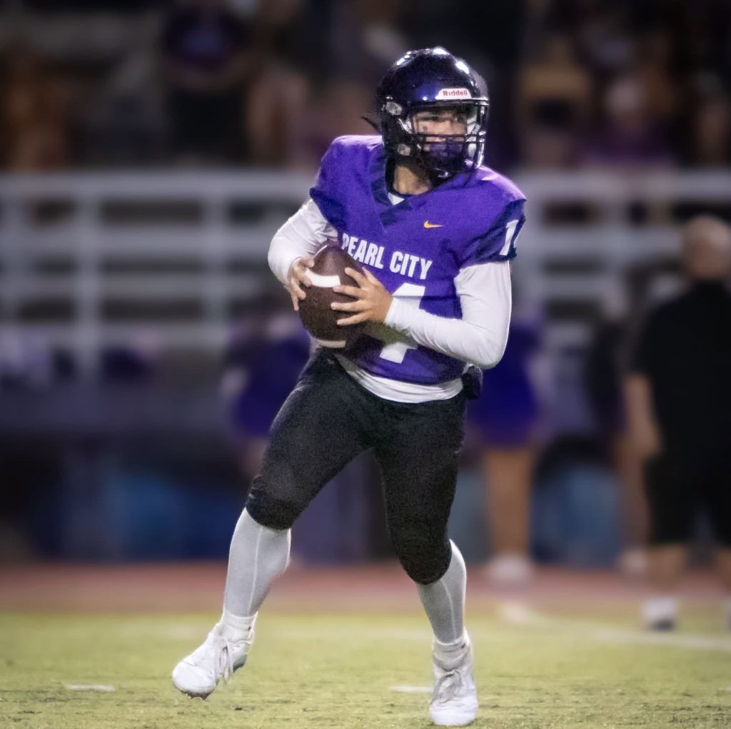 Delos Santos leads Pearl City over Castle 31-14 in 2026 OIA DII Football Regular Season Opener