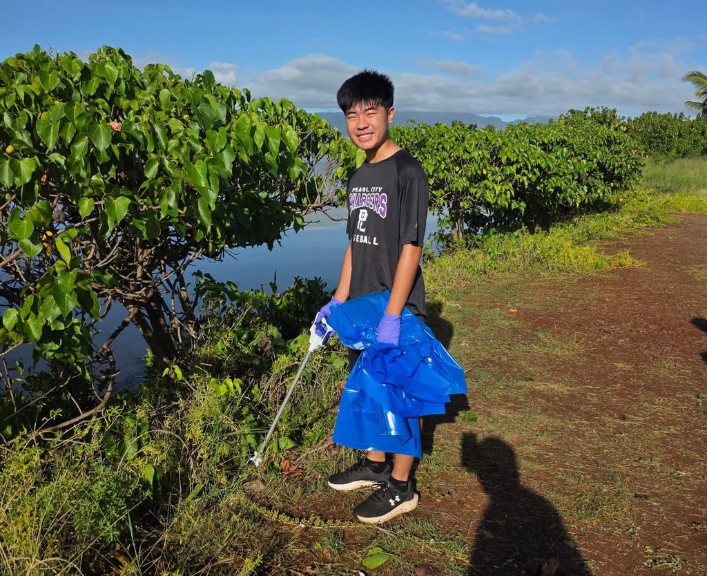 Pearl City High School Interact Club partners with Rotary Club of Pearlridge at annual Honolulu City & County Pearl Harbor Bike Path Cleanup