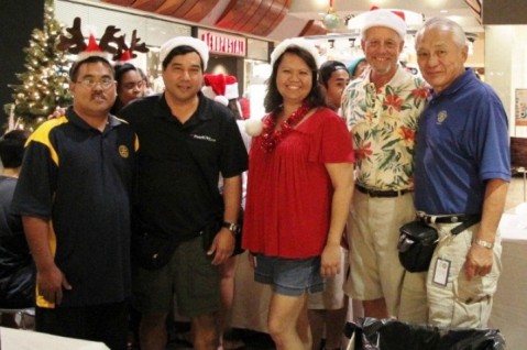 Pearlridge Rotarian volunteers gather at the Angel Tree