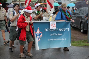 Holiday spirit shines through at rainy Pearl City Christmas Parade