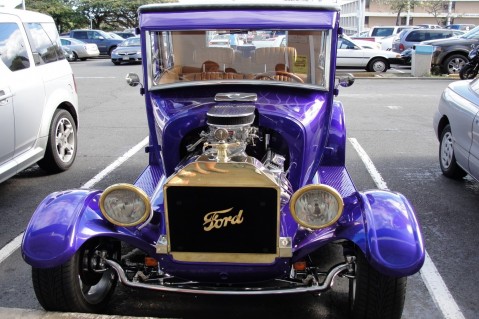 BLEIZN FX rolls out the Hot Rods and Classic Cars in Pearl City