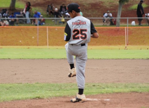 Pearl City eliminates Ewa Beach 7-1 from District 7 championship tourney