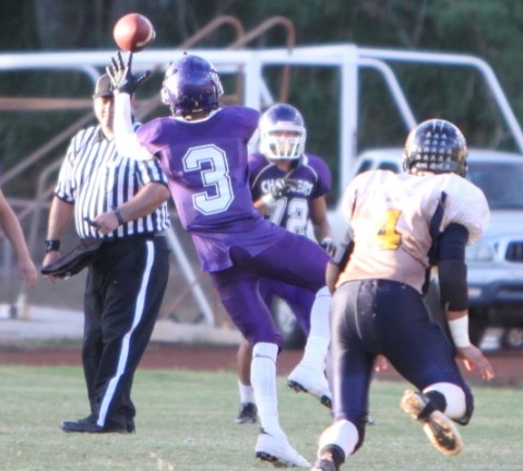 Pearl City wins battle of the undefeated 13-8 over Waipahu