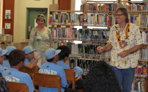 Baseball novelist pays tribute to Hawaii champions at PC Library