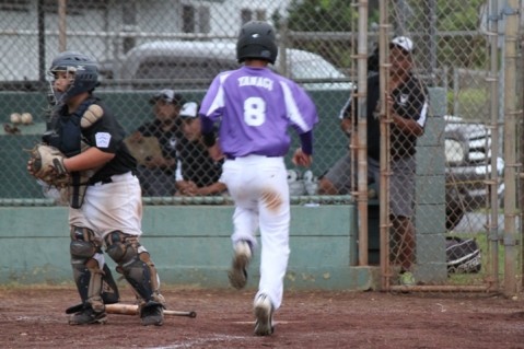 Englar strokes game winner to beat Waipio 7-6 in extra innings