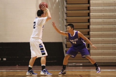 Keohohou leads AOP over Pearl City 46-26 in state B-ball opening round
