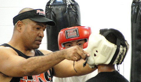 Pearlside Boxing Club Connects with the Pearl City Community